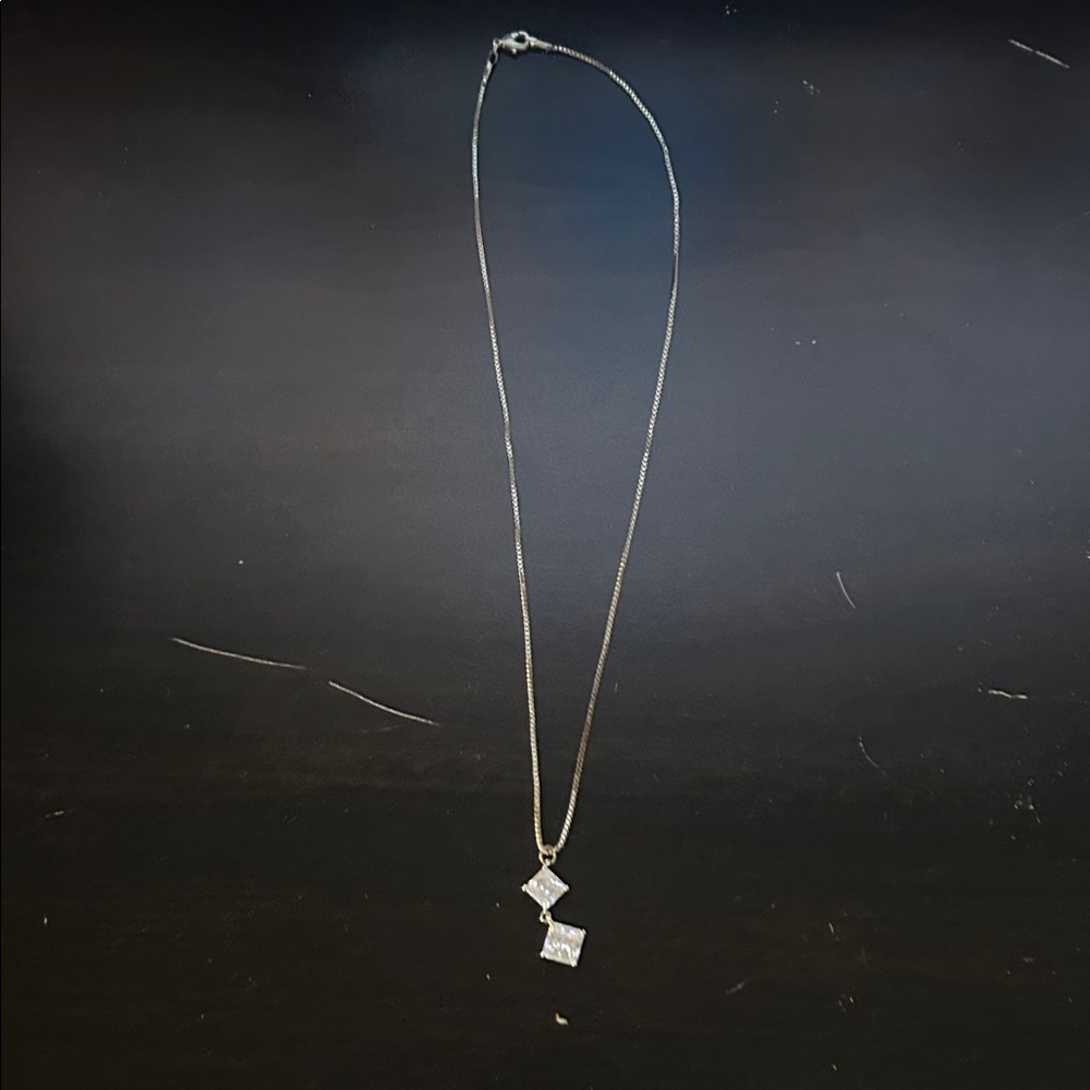 Elegant Silver Necklace with Pendant